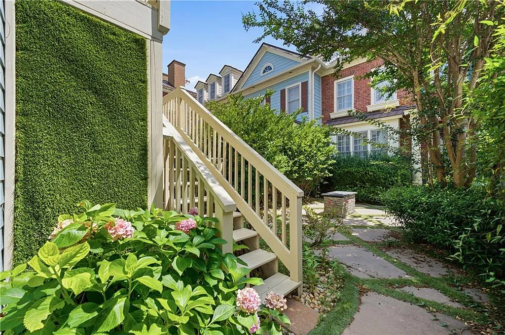 4 bed, 4.0 bath, 2593 sqft, $3,000 — Photo 3