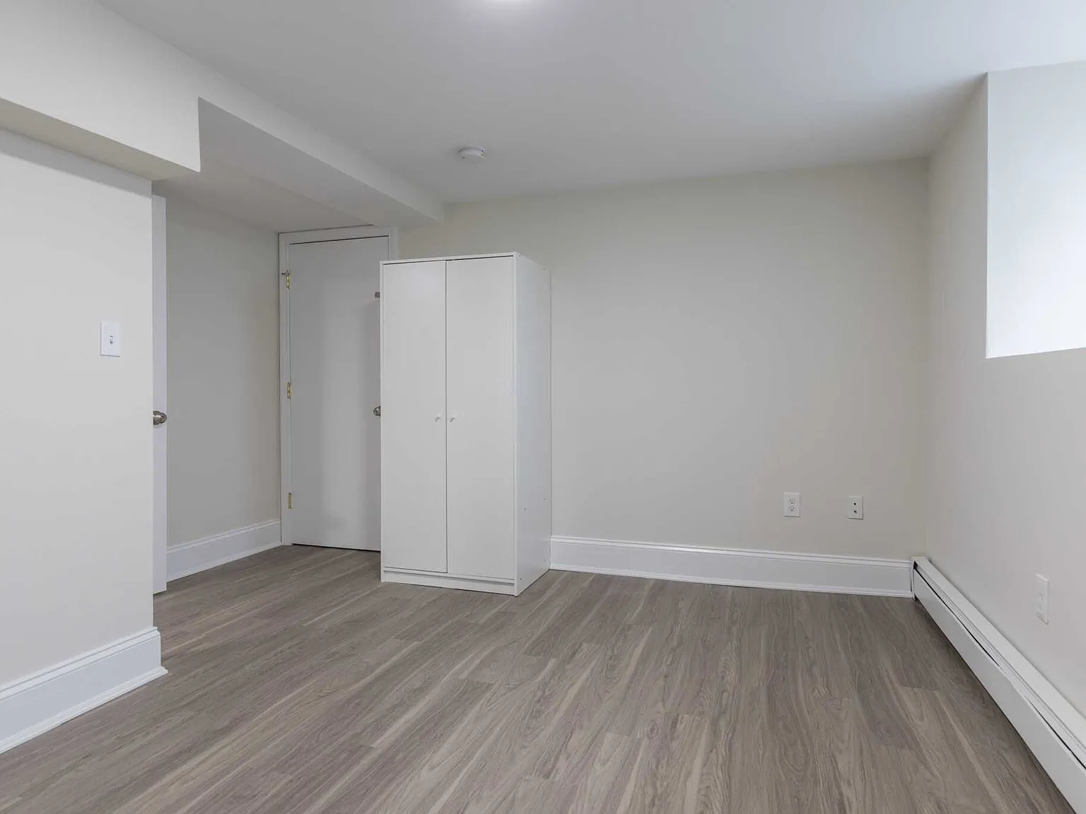 5 bed, $7,750 — Photo 1