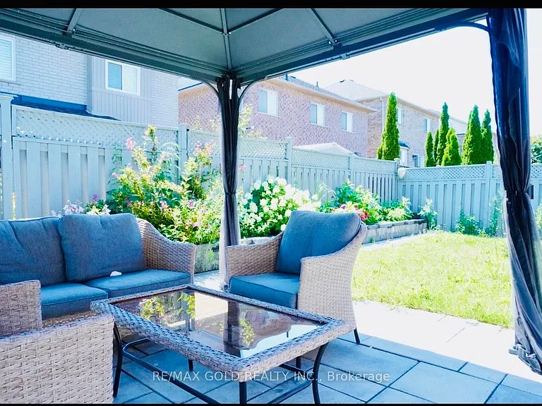 15 Sedgewick Cir — Photo 17