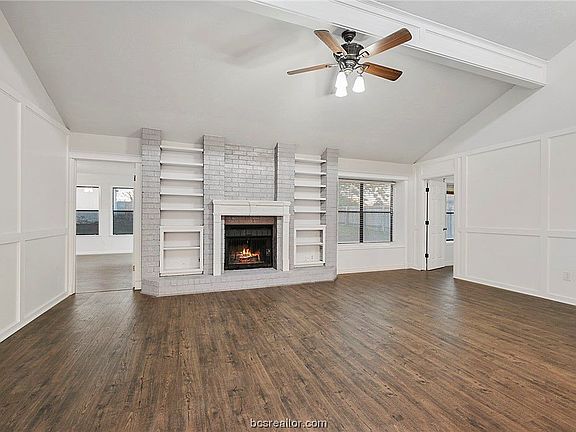 3rd image of 4015 Green Valley Dr