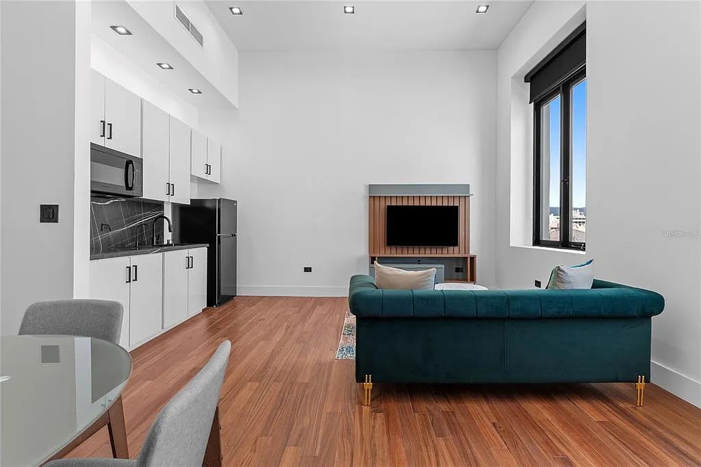 2 bed, 2.0 bath, 780 sqft, $3,000 — Photo 3