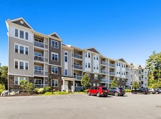 240 Martins Lndg APT 409, North Reading, MA 01864
