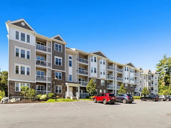 240 Martins Lndg APT 409, North Reading, MA 01864