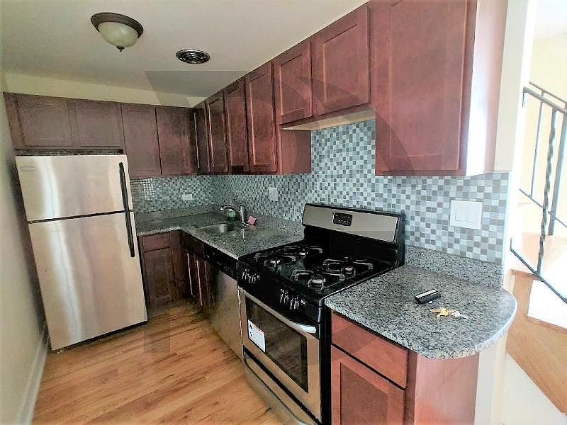 1st image of 445 W Barry Ave APT 510