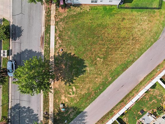 3rd image of 4139 Twenty Grand Dr
