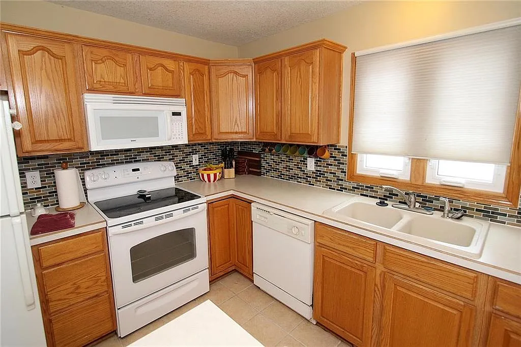 3 bed, 1432 sqft, $2,000 — Photo 4
