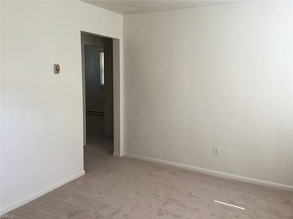 2nd image of 1016 Hullview Ave #A