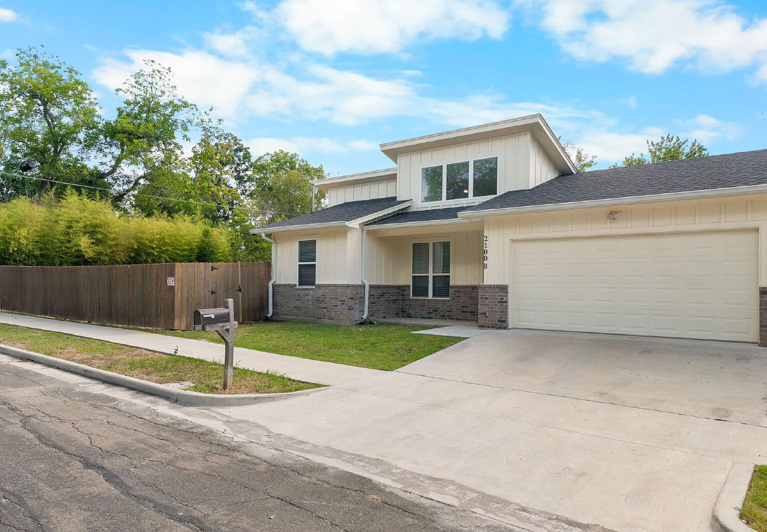 2 bed, 2.0 bath, $1,800 — Photo 2