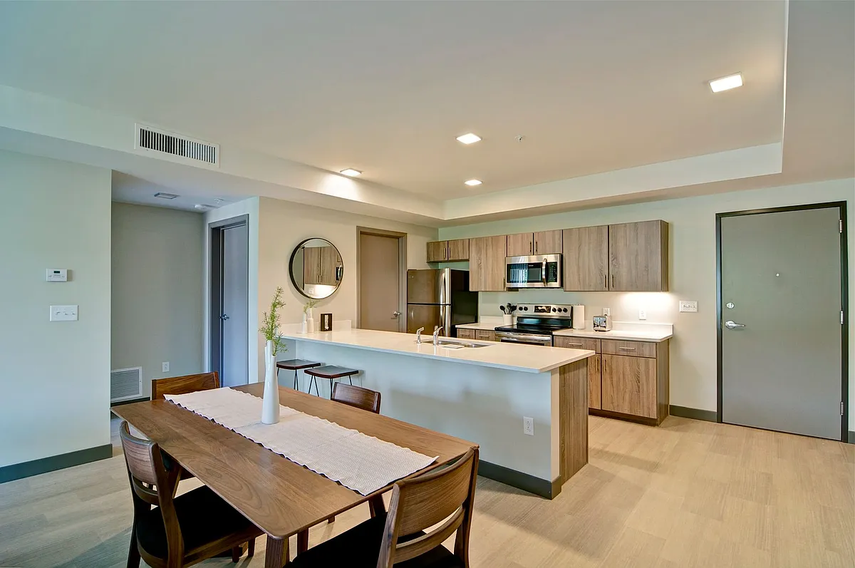 Building Photo - 10 North