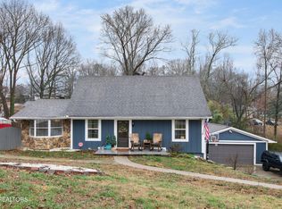 10004 Hempshire Dr, Knoxville, TN 37922