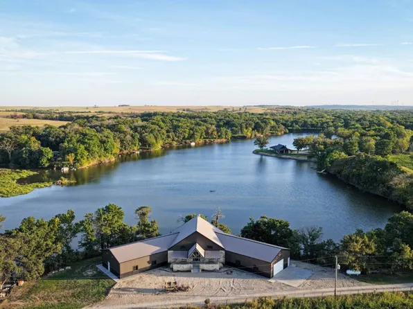 4 Jade Ave, Newkirk, OK 74647