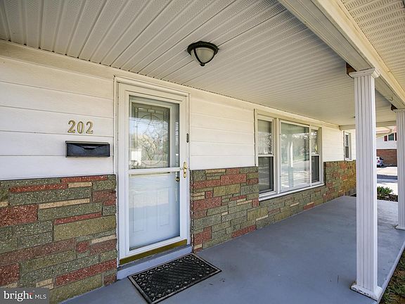 3rd image of 202 Molden Dr