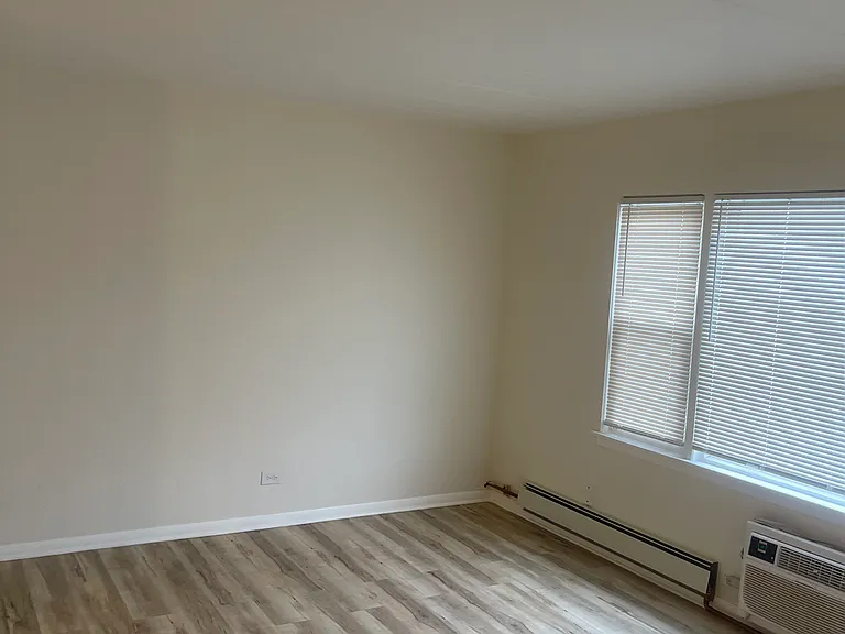 1107 W Cermak Rd #6 — Photo 8