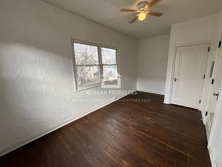 1231 W Walnut St — Photo 47