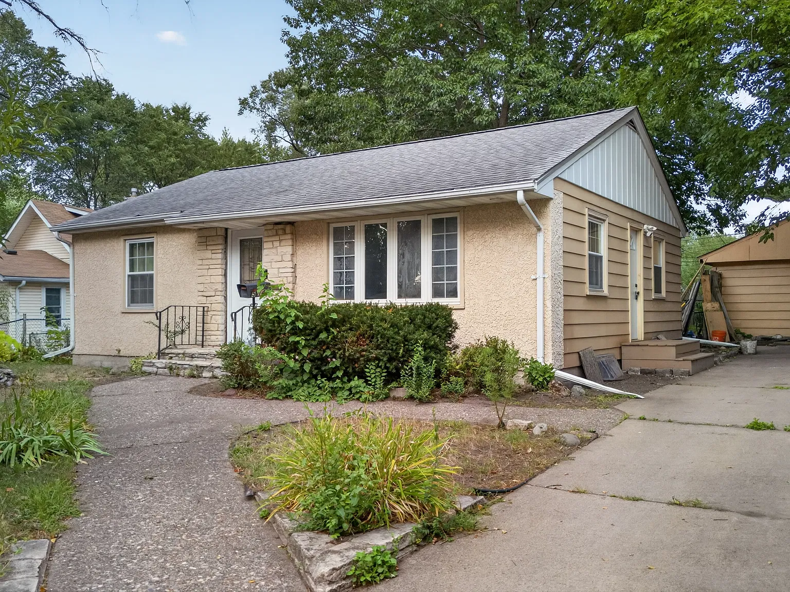 3 bed, 984 sqft, $2,000 — Photo 3