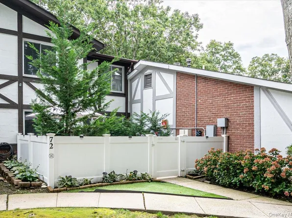 72 Birchwood Road #72, Medford, NY 11763