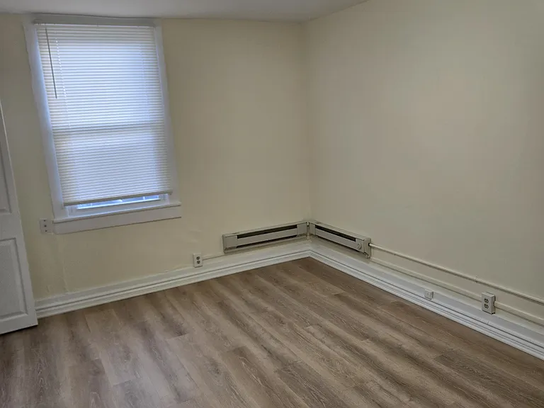 1412 Washburn St — Photo 6