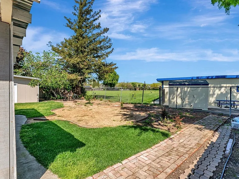 7531 Burnham Way — Photo 5