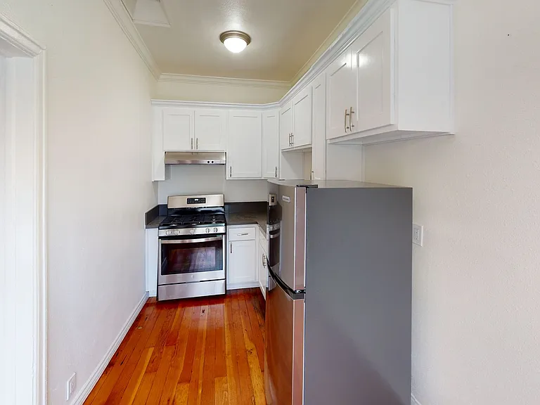The President Apts...Completely Renovated Apartments...Pet Friendly..Great Location! CALL NOW! — Photo 21