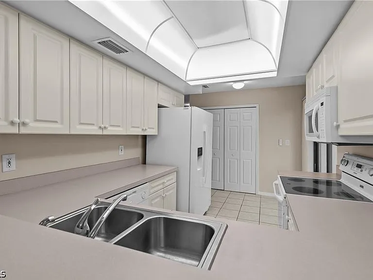 7105 Quail Run Ct W #2 — Photo 10