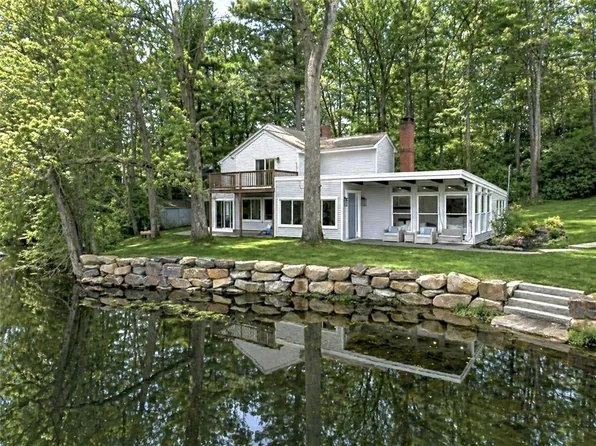 24 Breezy Knoll Rd, Smithfield, RI 02828