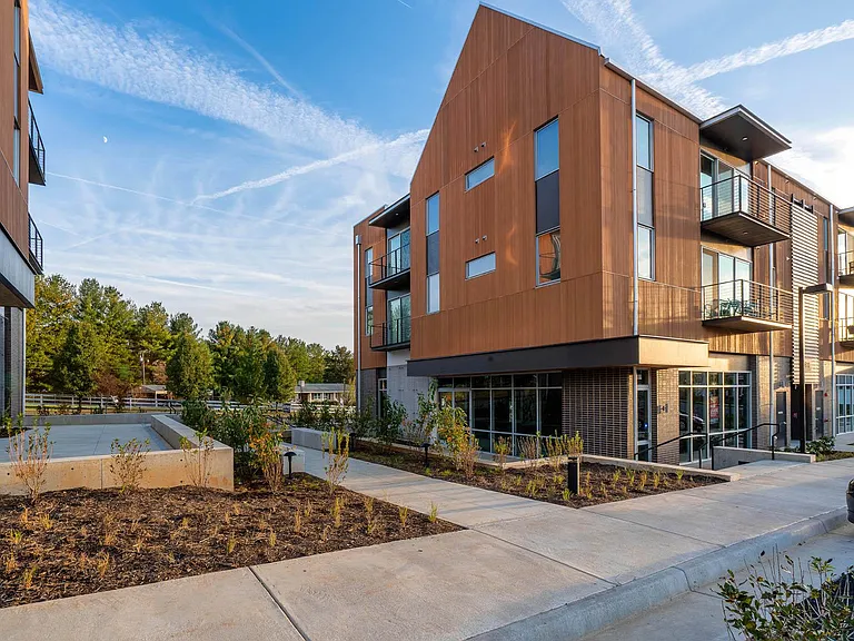 Riverside Village Apartments — Photo 122