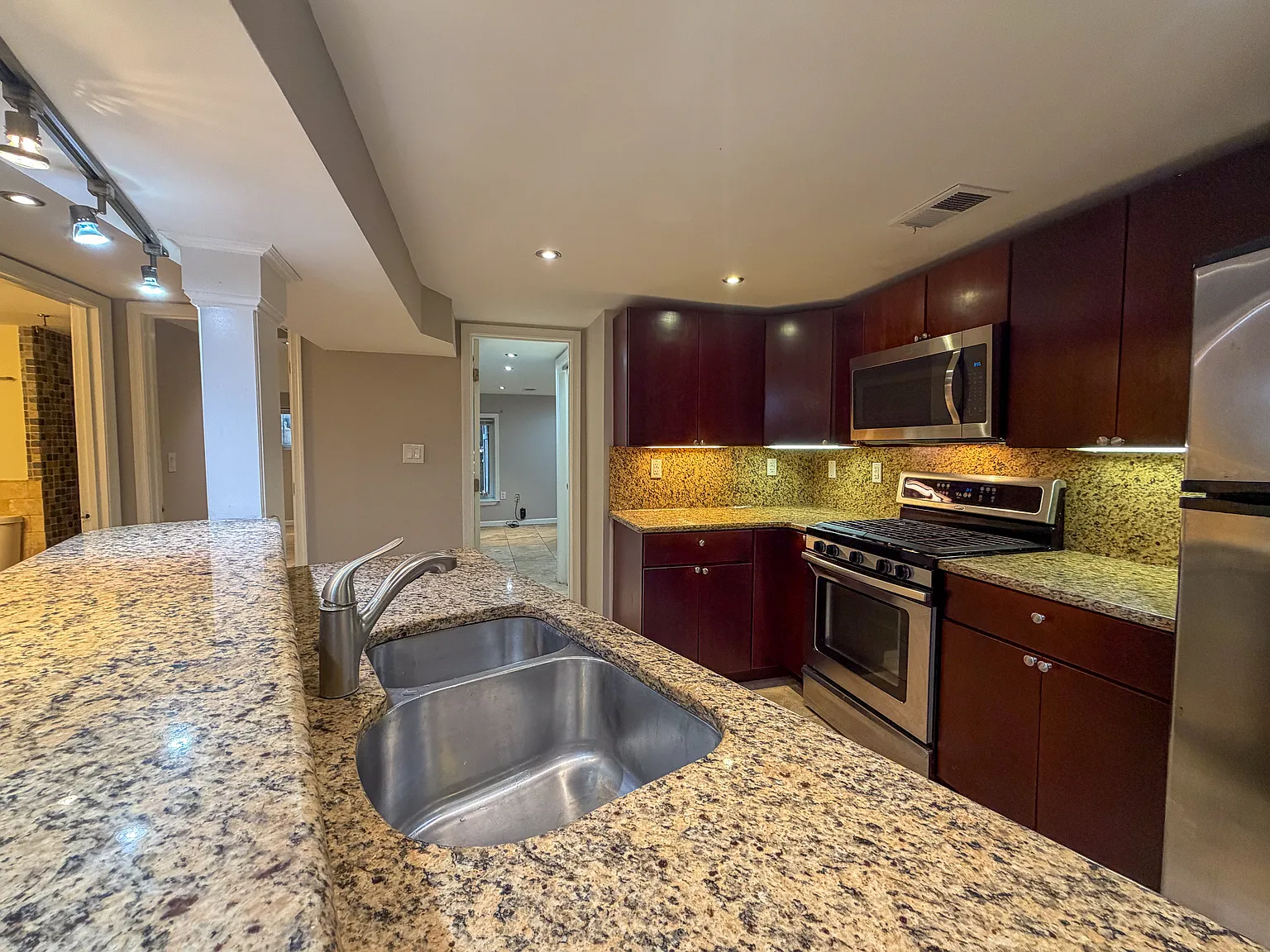 2 bed, 800 sqft, $2,195 — Photo 4