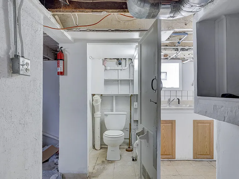 813 S Center St — Photo 31