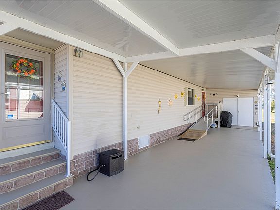 3rd image of 913 Red Bud Rd