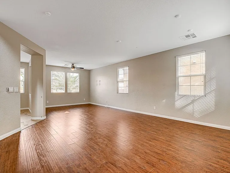66 Archer Glen Ave — Photo 3
