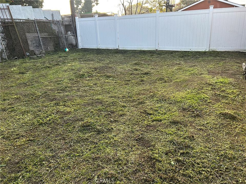 2nd image of 1126 E 106th St