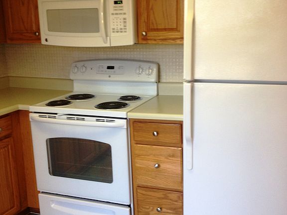 2nd image of 1216 Knollhaven Dr
