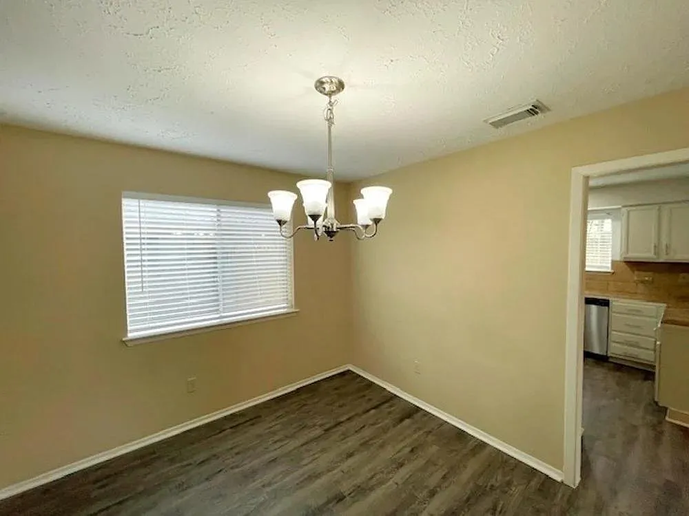 Charming 3 Bed, 2 Bath Single Family Home in Cypress, TX - $1250/mo — Photo 4