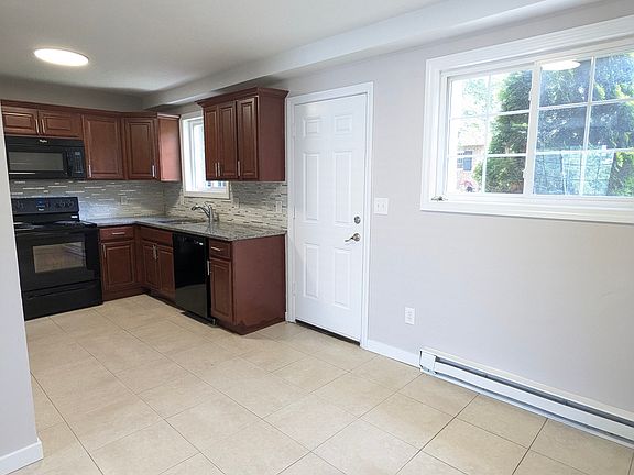 3rd image of 48 Stonewall Ln #B