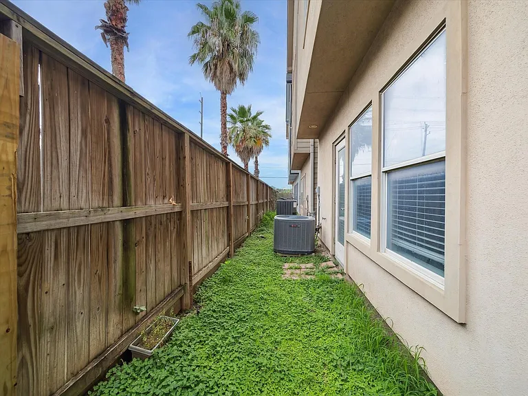 3041 Clinton Dr — Photo 25