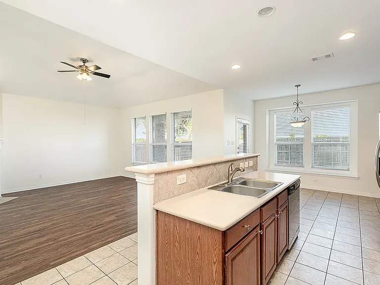 1432 Palestine Dr — Photo 8