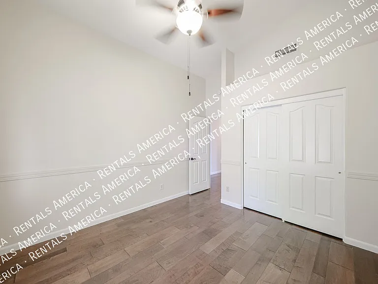 1635 W Wisteria Dr — Photo 25