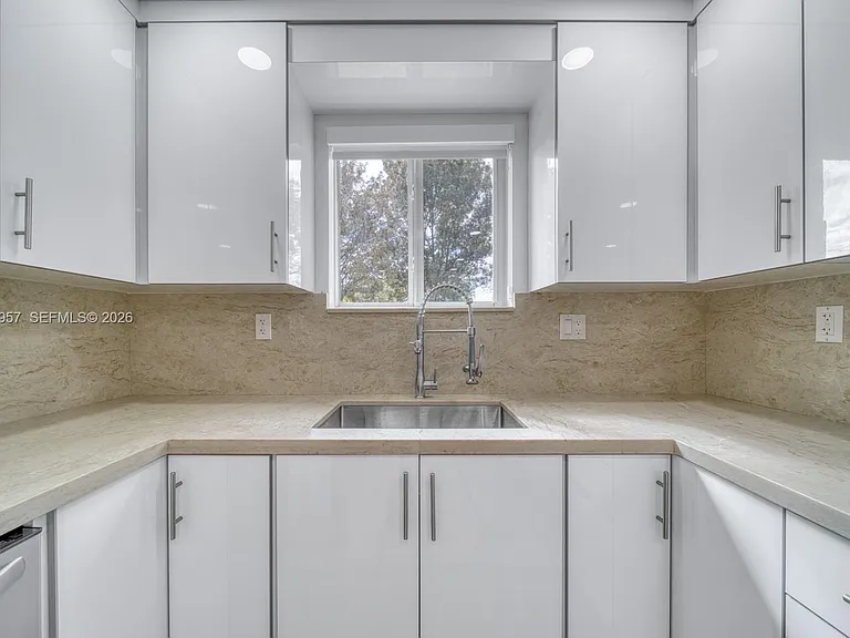 4345 SW 5th Ter — Photo 10