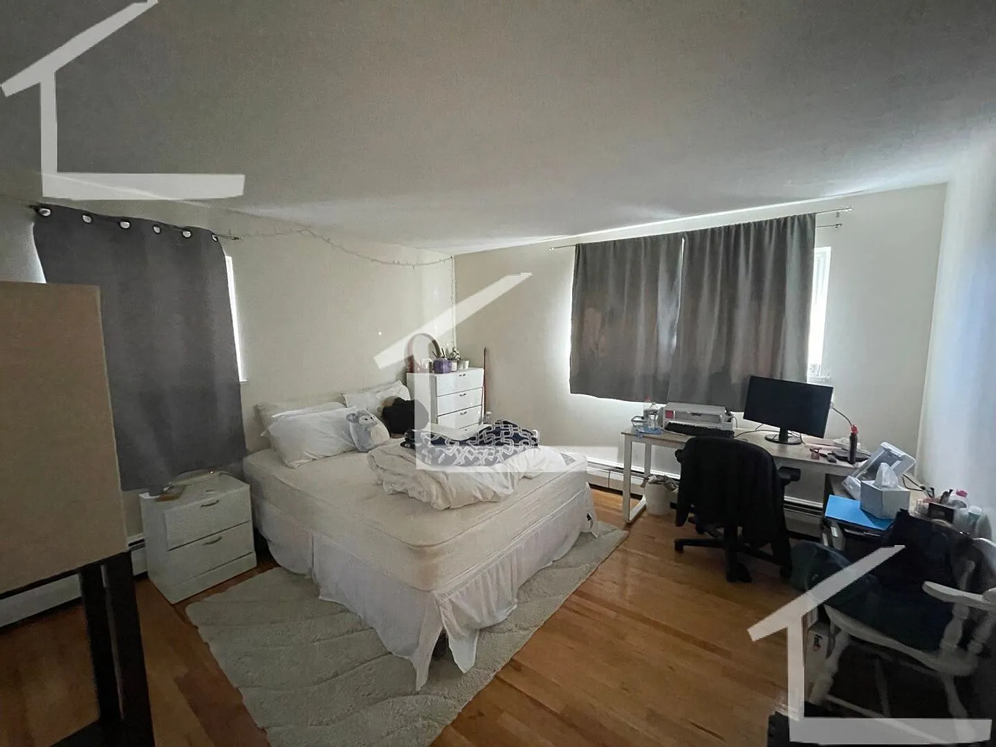 Sunny 2-bedroom, 1-bathroom apartment near the B and C lines — Photo 3