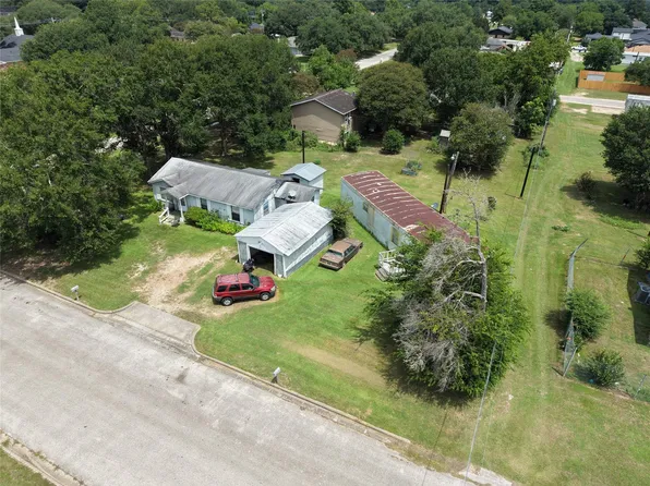 646 Baker St, Hempstead, TX 77445