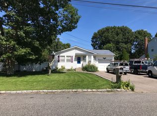 53 Brandywine Dr, Mastic, NY 11950