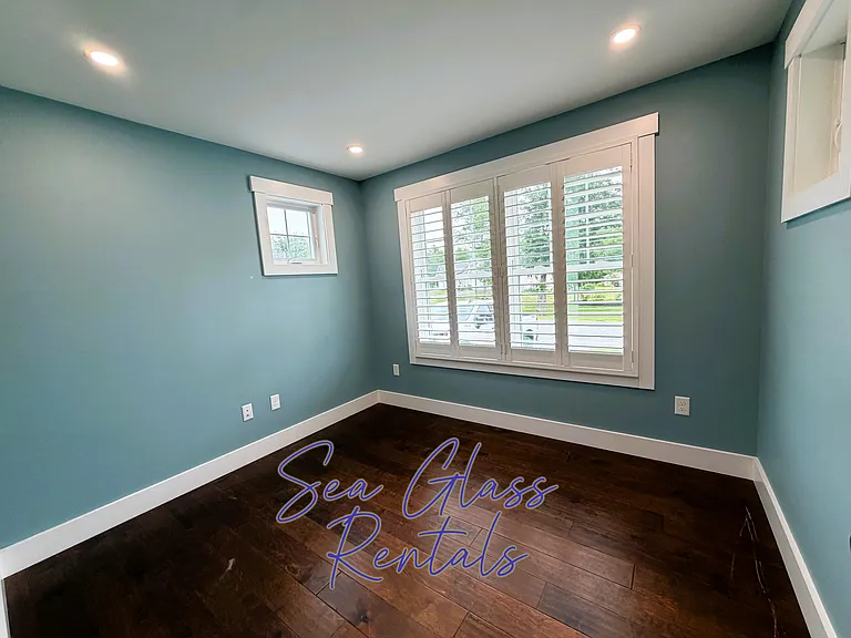Beacon Dr — Photo 16