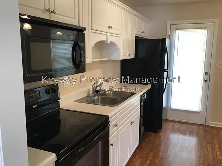 306 Brock Ln — Photo 4