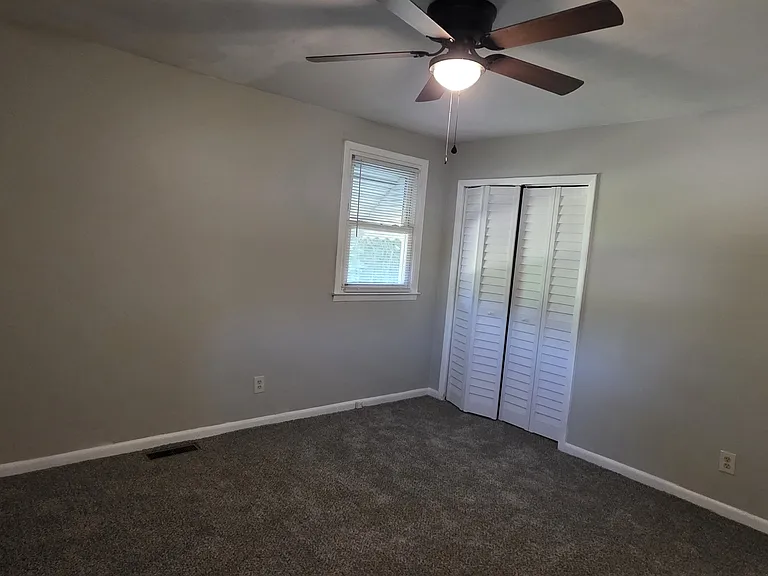 2206 Bothwell St — Photo 15