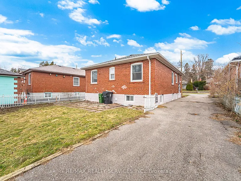 6 Bonnyview Dr #LOWER — Photo 26