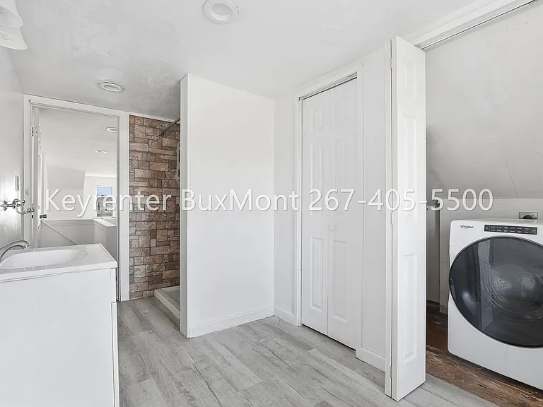 340-342 W Broad St — Photo 13