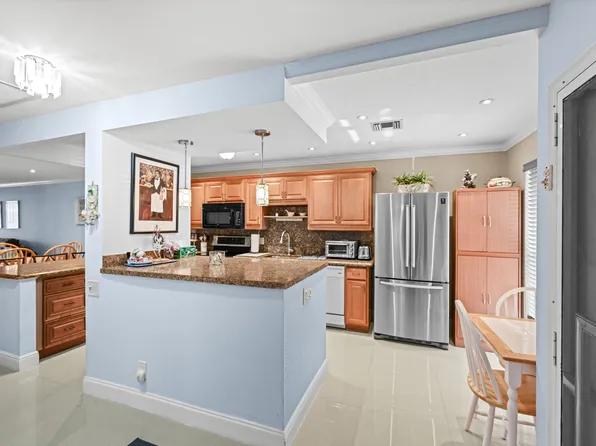 2730 SW 15th Street #3-a, Delray Beach, FL 33445