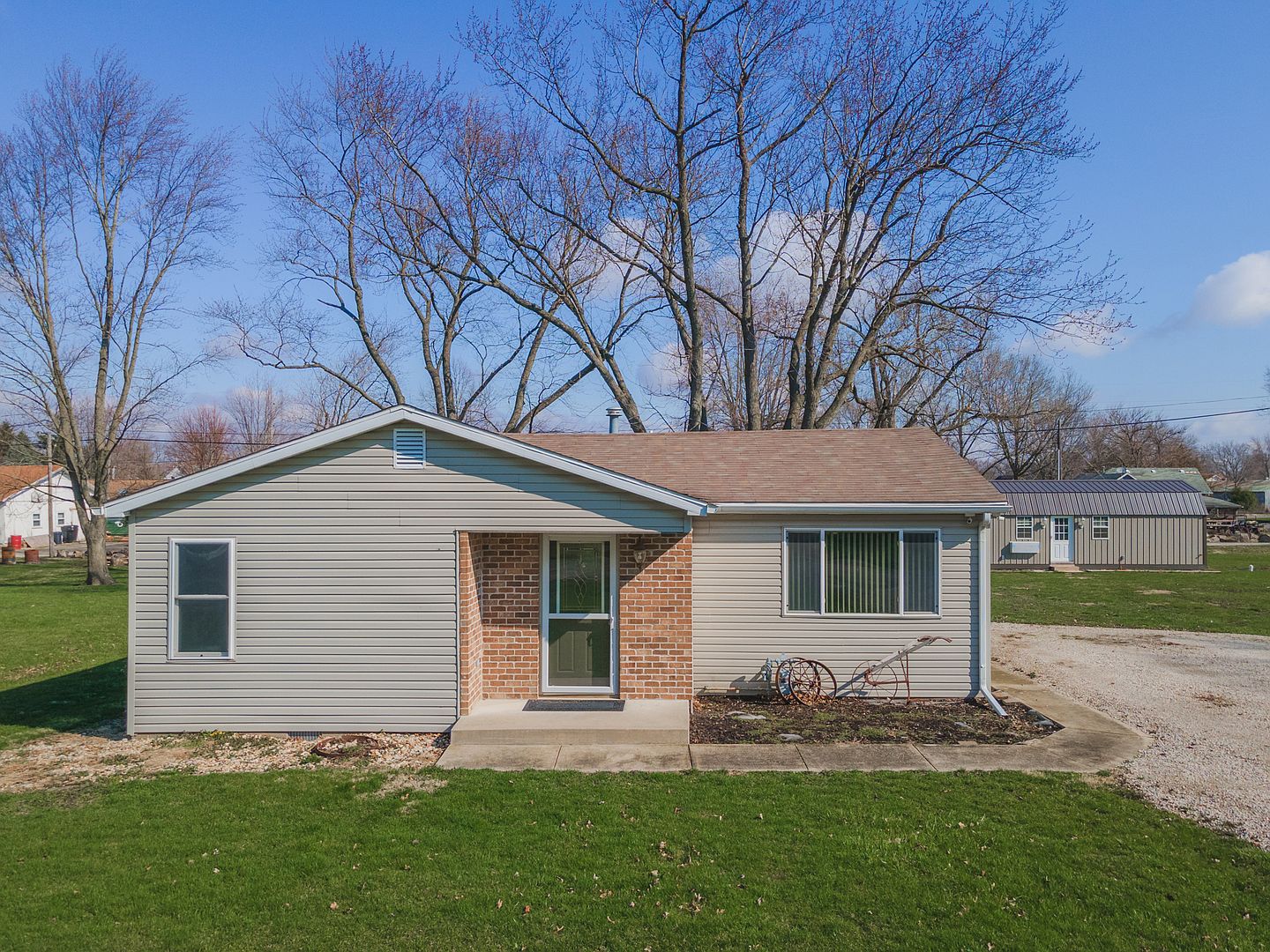 108 E Elm St, Chatsworth, IL 60921 Zillow