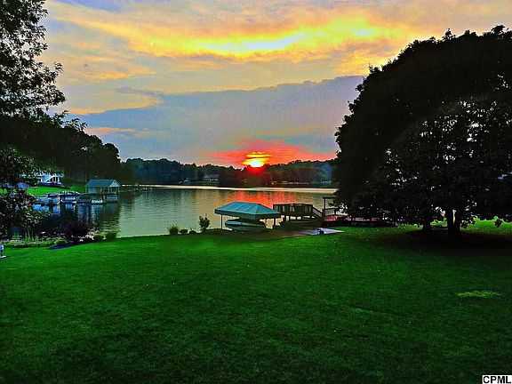 3rd image of 406 Lake Meade Dr