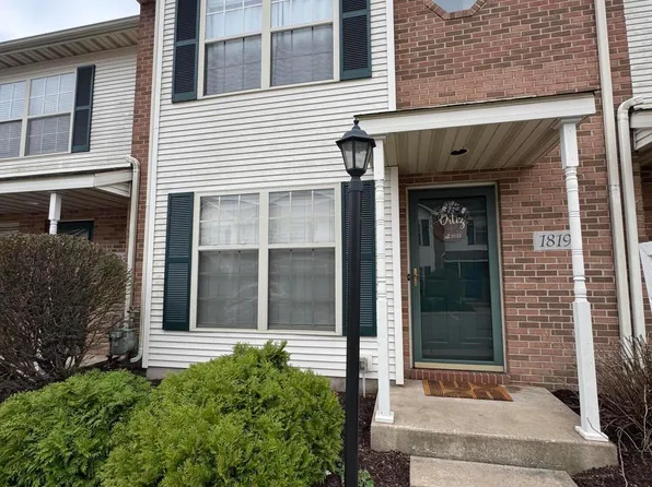 1819 Golden Oak Ct, Crown Point, IN 46307